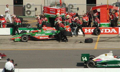 Fernandez backwards in pit